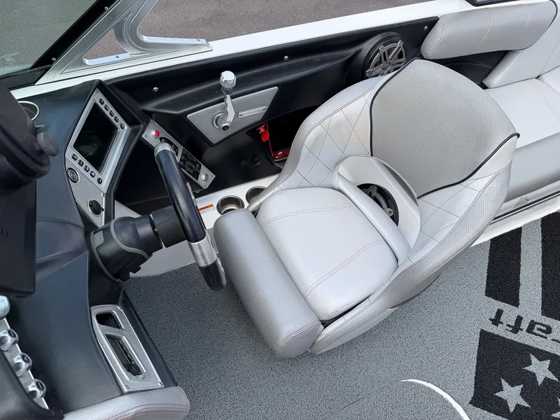 Slide: The Image of MasterCraft X10 2015 - 19