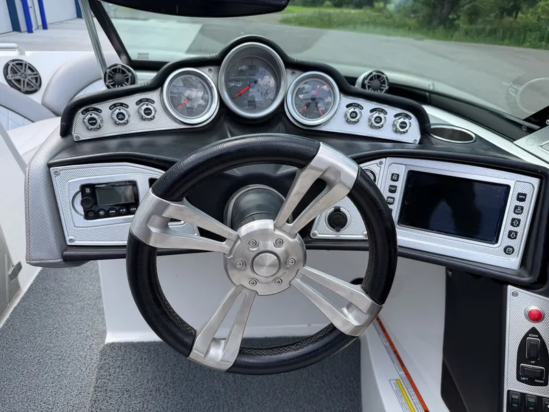 Slide: The Image of MasterCraft X10 2015 - 20