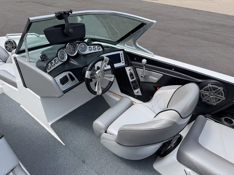Slide: The Image of MasterCraft X10 2015 - 18