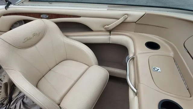 Slide: The Image of Sea Ray 210 Bow Rider 2000 - 20