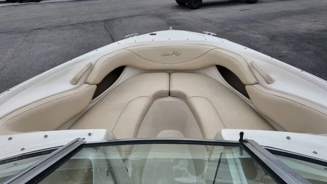 Slide: The Image of Sea Ray 210 Bow Rider 2000 - 18