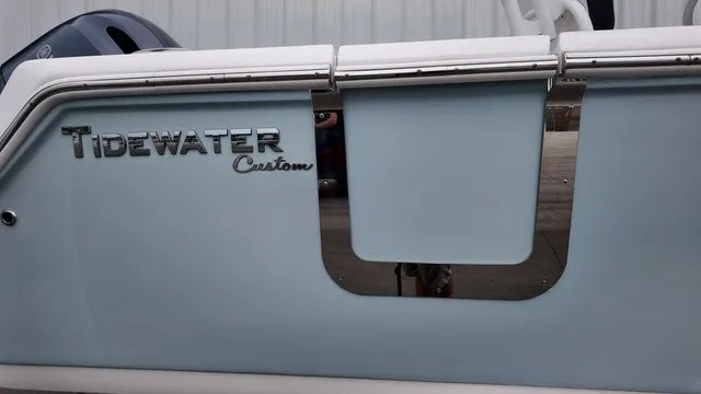 Slide: The Image of Tidewater 256 CC Adventure 2021 - 11
