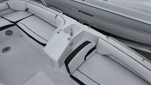 Slide: The Image of Stingray 20 SC 2027 - 10
