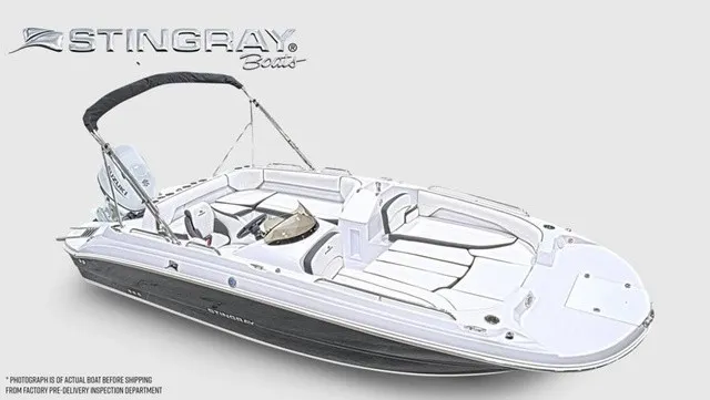 Slide: The Image of Stingray 20 SC 2027: Sleek design with spacious deck, perfect for leisure activities on the water. - 19