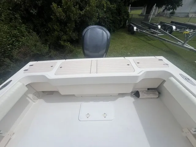 Slide: The Image of Parker Marine 2510 Parker 2007 - 16