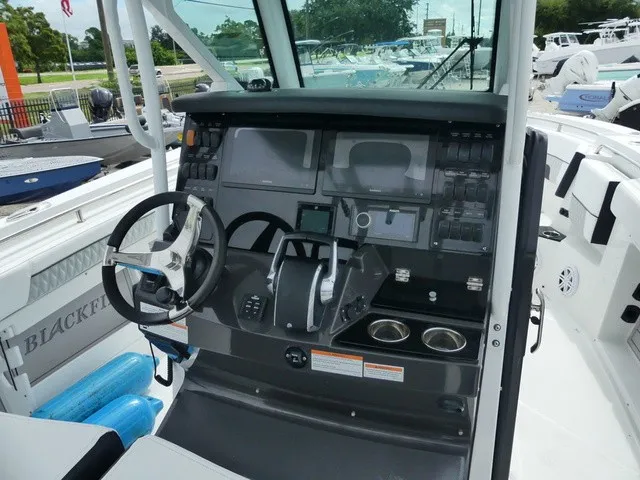Slide: The Image of Blackfin 302 CC 2022 - 9