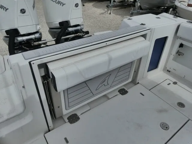 Slide: The Image of Blackfin 302 CC 2022 - 6
