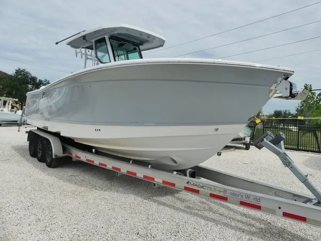 The Image of Blackfin 302 CC 2022 - 1