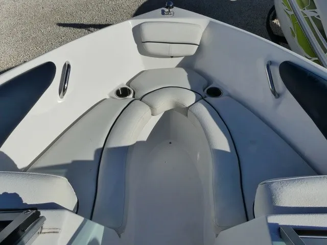 Slide: The Image of Rinker 186 Captiva Bowrider 2016 - 11