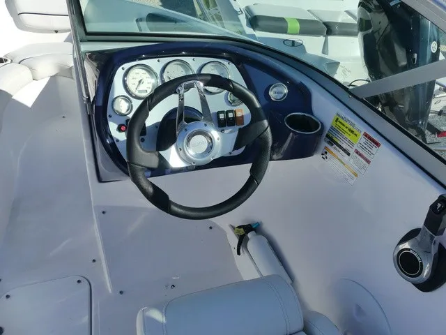 Slide: The Image of Rinker 186 Captiva Bowrider 2016 - 7