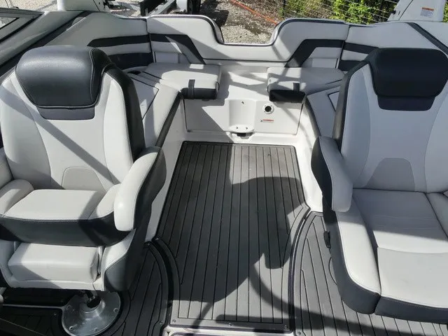 Slide: The Image of Yamaha 242 Limited S 2017 - 8