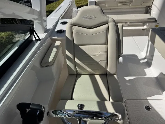 Slide: The Image of Robalo R257 Dual Console 2026 - 23