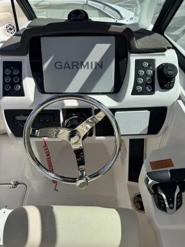 Slide: The Image of Robalo R257 Dual Console 2026 - 14