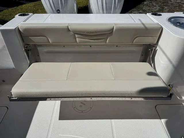 Slide: The Image of Robalo R257 Dual Console 2026 - 8