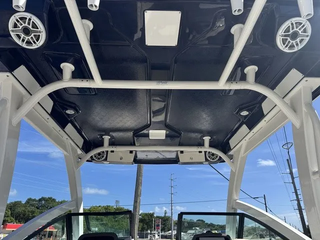 Slide: The Image of Robalo R257 Dual Console 2026 - 15