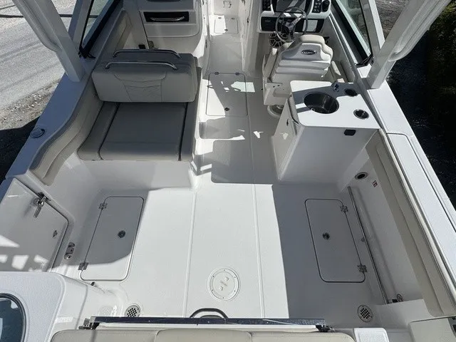 Slide: The Image of Robalo R257 Dual Console 2026 - 3