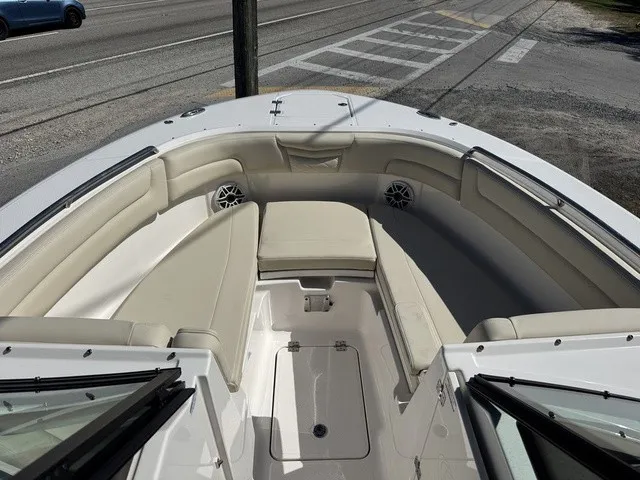 Slide: The Image of Robalo R257 Dual Console 2026 - 17