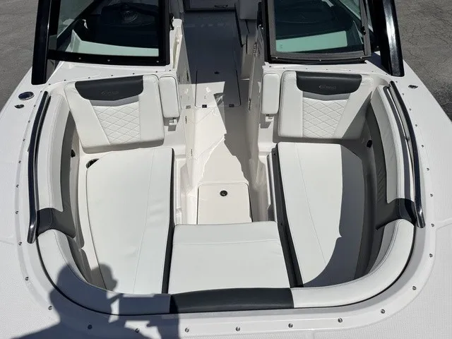 Slide: The Image of Robalo R257 Dual Console 2025 - 30