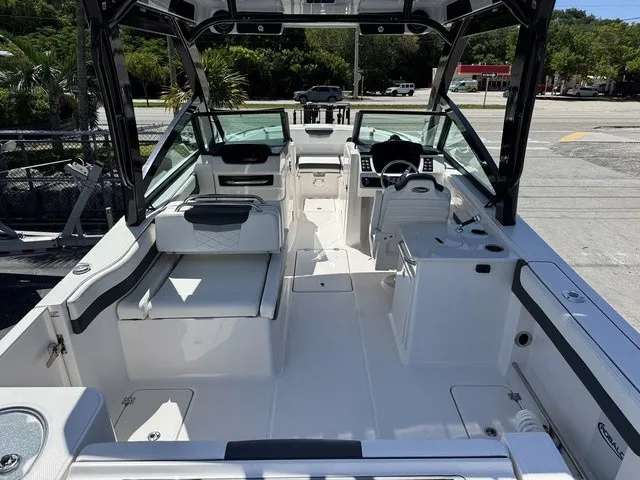Slide: The Image of Robalo R257 Dual Console 2025 - 8