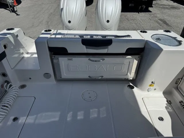Slide: The Image of Robalo R257 Dual Console 2025 - 13
