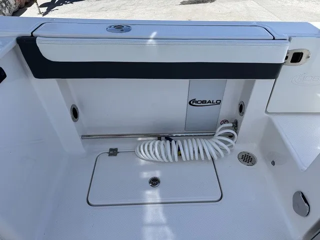 Slide: The Image of Robalo R257 Dual Console 2025 - 11