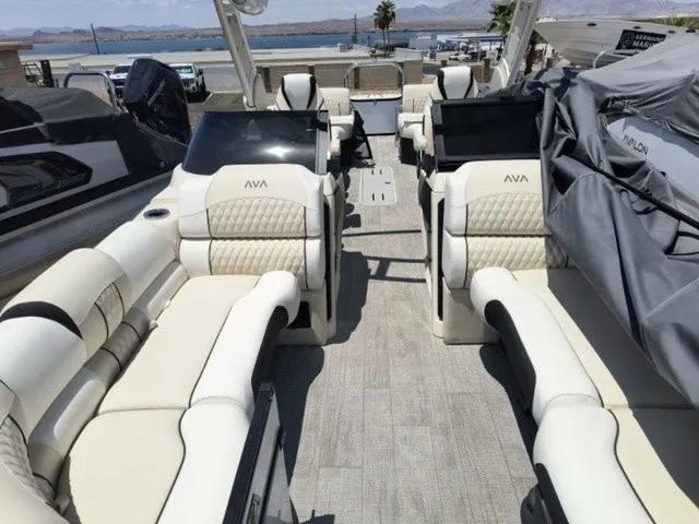 Slide: The Image of Avalon Catalina Quad Lounger Shift 25 FT 2026 - 18