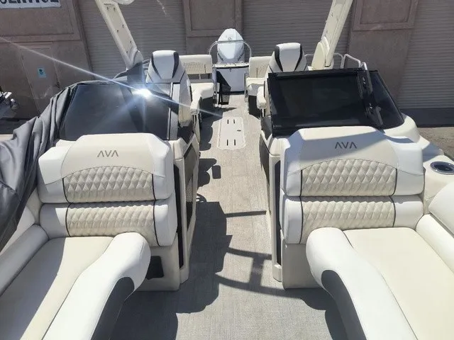 Slide: The Image of Avalon Catalina Quad Lounger Shift 25 FT 2026 - 15