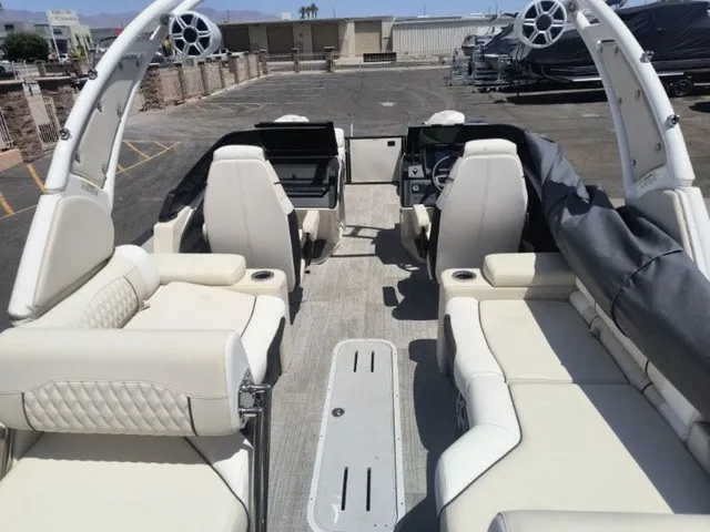 Slide: The Image of Avalon Catalina Quad Lounger Shift 25 FT 2026 - 12