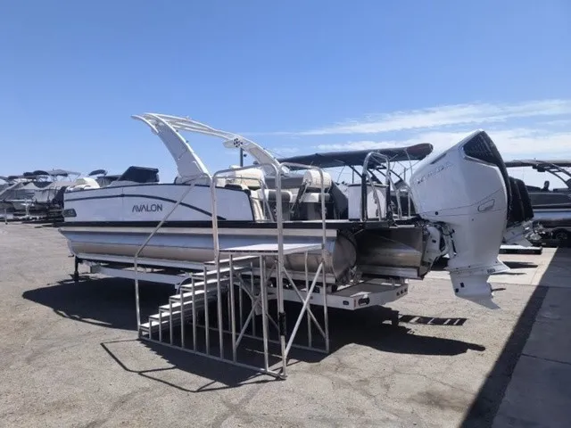 Slide: The Image of Avalon Catalina Quad Lounger Shift 25 FT 2026 - 4