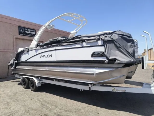 Slide: The Image of Avalon Catalina Quad Lounger Shift 25 FT 2026 - 8