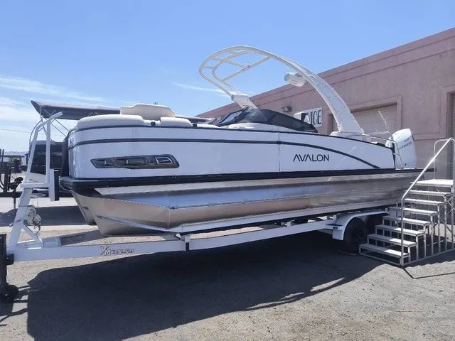The Image of Avalon Catalina Quad Lounger Shift 25 FT 2026 - 1