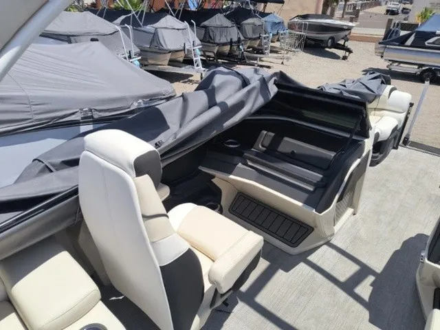 Slide: The Image of Avalon Catalina Quad Lounger Shift 25 FT 2026 - 27
