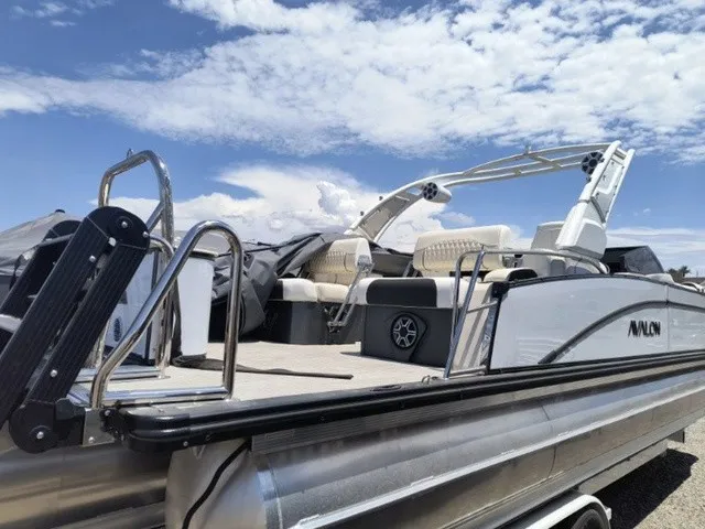 Slide: The Image of Avalon Catalina Quad Lounger Shift 25 FT 2026 - 3