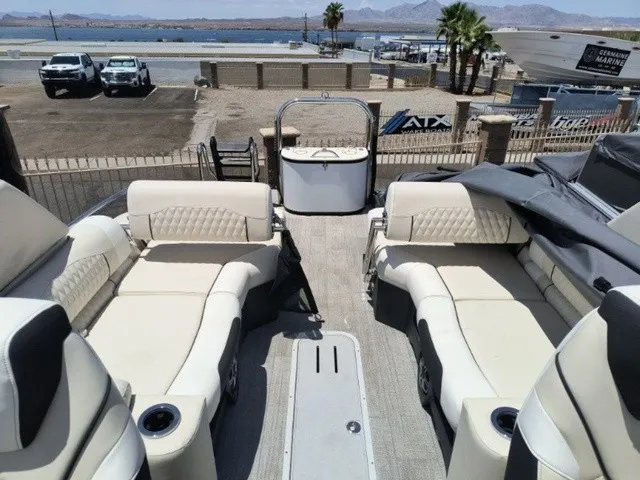 Slide: The Image of Avalon Catalina Quad Lounger Shift 25 FT 2026 - 22