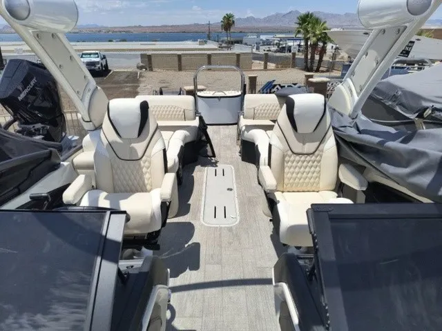 Slide: The Image of Avalon Catalina Quad Lounger Shift 25 FT 2026 - 20