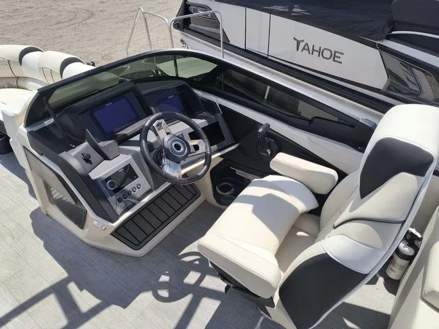 Slide: The Image of Avalon Catalina Quad Lounger Shift 25 FT 2026 - 17