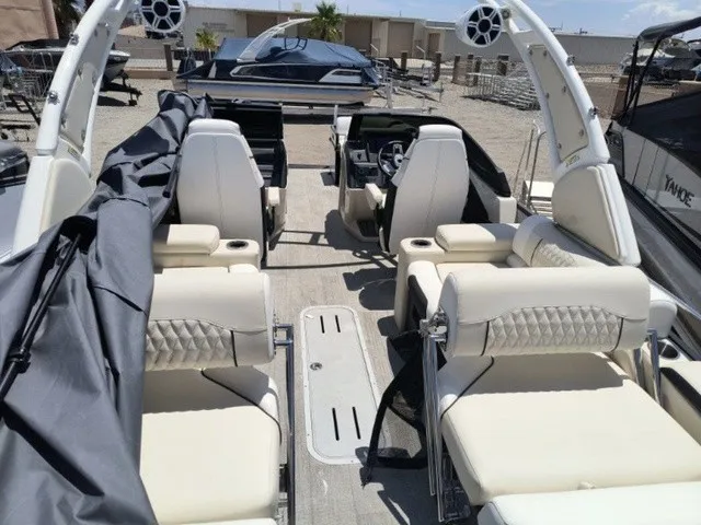 Slide: The Image of Avalon Catalina Quad Lounger Shift 25 FT 2026 - 24
