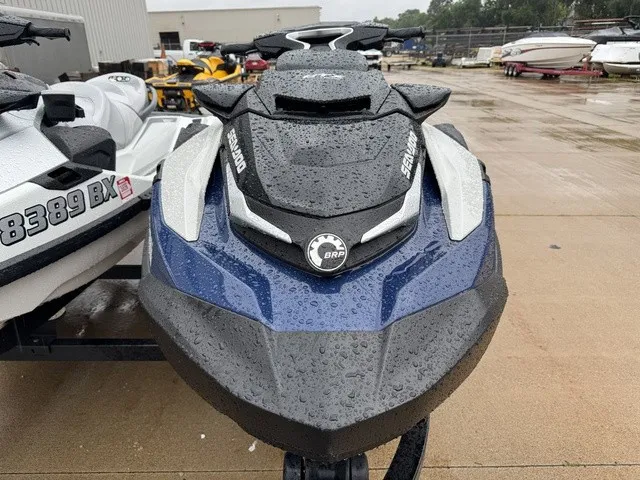 Slide: The Image of Sea-Doo GTX Limited 300 2023 - 3