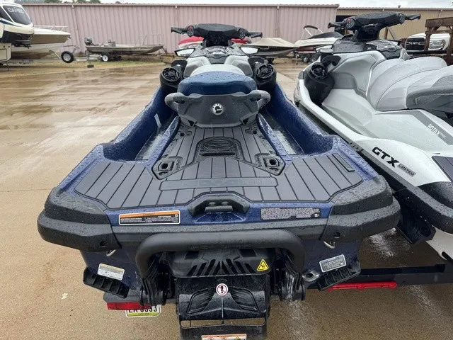 Slide: The Image of Sea-Doo GTX Limited 300 2023 - 4