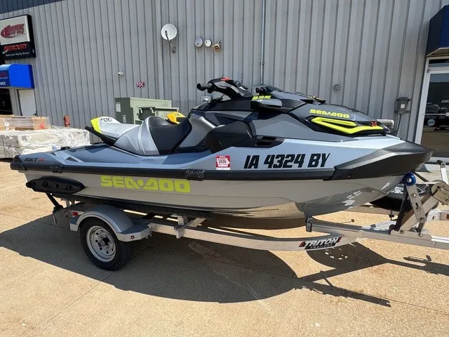 The Image of Sea-Doo RXT-X 325 2025 - 1