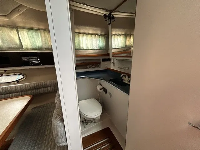 Slide: The Image of Cruisers Yachts 3270 Esprit 1989 - 25