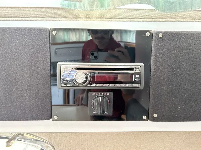 Slide: The Image of Cruisers Yachts 3270 Esprit 1989 - 18