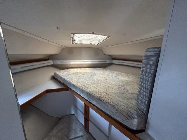 Slide: The Image of Cruisers Yachts 3270 Esprit 1989 - 26