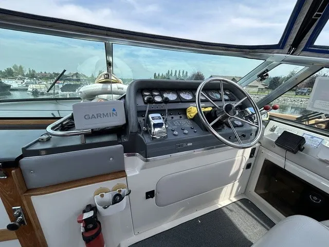 Slide: The Image of Cruisers Yachts 3270 Esprit 1989 - 9