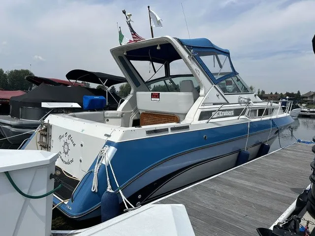 Slide: The Image of Cruisers Yachts 3270 Esprit 1989 - 3