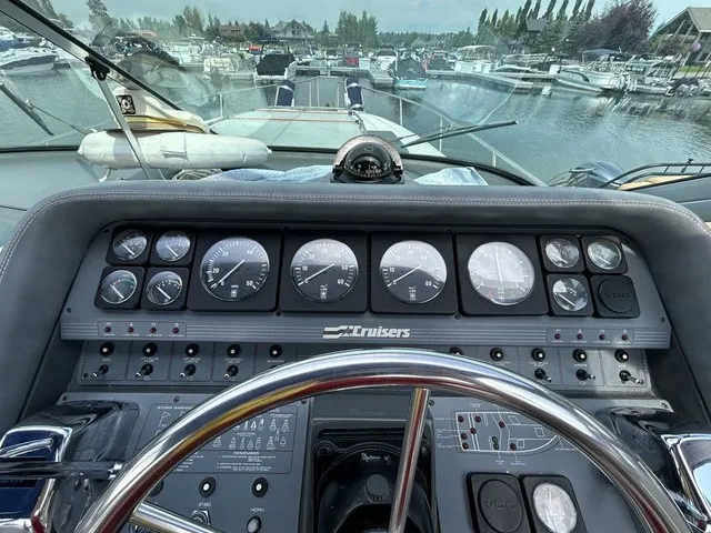 Slide: The Image of Cruisers Yachts 3270 Esprit 1989 - 10