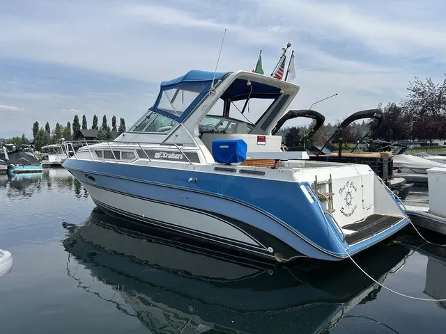 The Image of Cruisers Yachts 3270 Esprit 1989 - 1