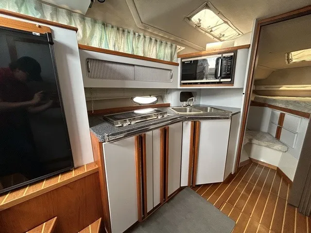Slide: The Image of Cruisers Yachts 3270 Esprit 1989 - 19