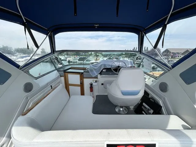 Slide: The Image of Cruisers Yachts 3270 Esprit 1989 - 6
