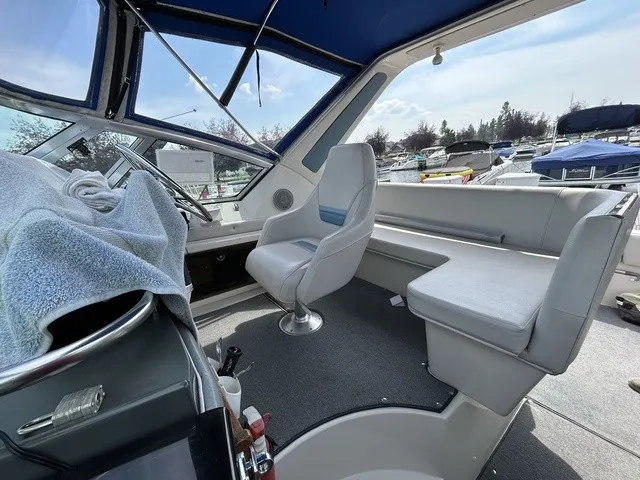 Slide: The Image of Cruisers Yachts 3270 Esprit 1989 - 8